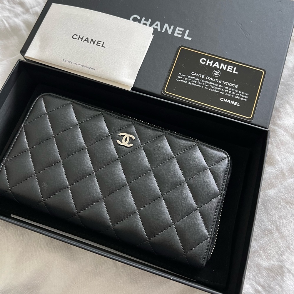🛑SOLD🛑Authentic Chanel Long Zip Wallet Black